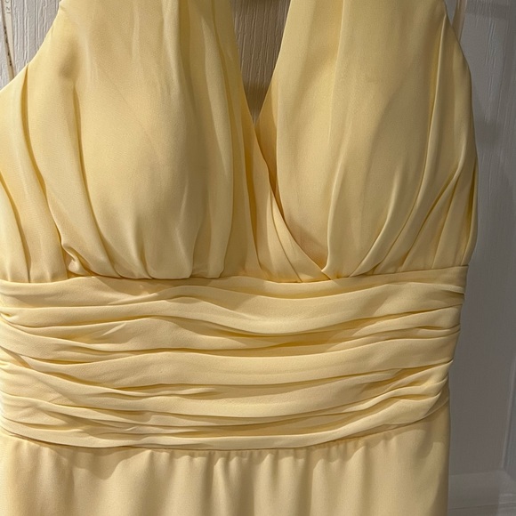 Yellow chiffon halter style dress - Picture 5 of 9